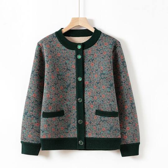 Middle-aged and elderly temperament mother dressed in winter coat old lady cardigan warm grandma dressed in thick plush top for women