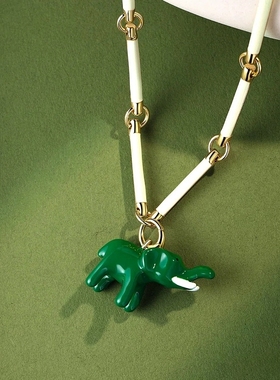 2025夏季新款小众设计感绿色大象项链奶油色竹节链小绿象锁骨链女