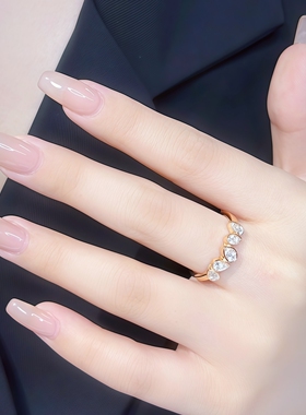 银镀玫瑰金简约时尚水滴形钻戒指