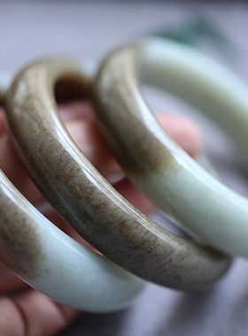 《清气灯微润》天然新疆和田玉且末糖白分明宽版手镯51至59圈