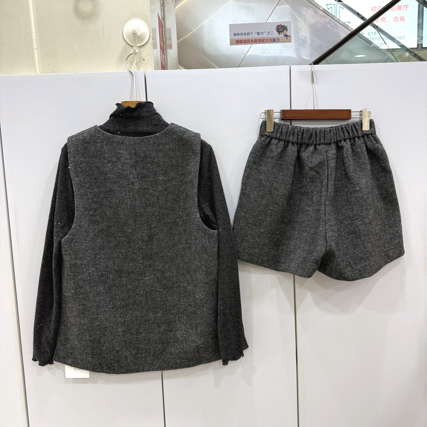 5122欧洲站26春高领亮片内搭+钉珠刺绣花羊毛马甲罩衫+短裤三件套,淘宝优惠券,粉丝福利购,淘宝优惠卷