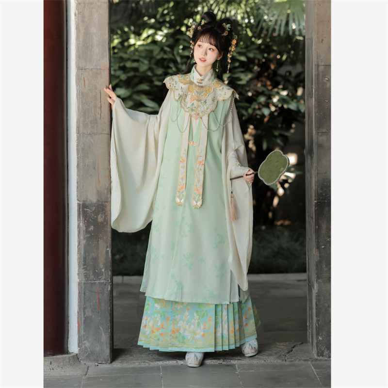 启葳朝晖原创汉服【花重锦】秋冬晚明风长衫重工刺绣云肩比甲套装 - 图2