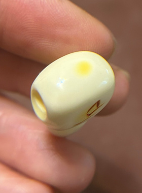 15mm黄白色料器三通葫芦形一体佛头藏传老塑料麻将仿象牙文玩配饰