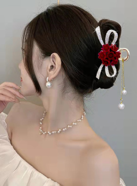 气质优雅铃兰花流苏抓夹