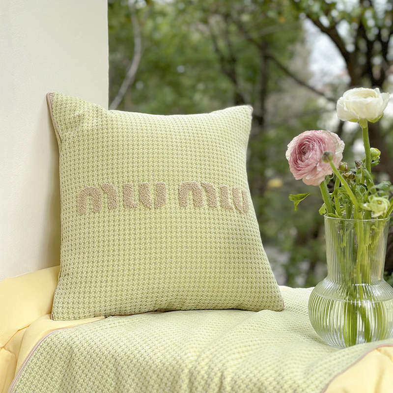 2025新款微甜刺绣抱枕被两用沙发靠枕办公室靠垫午睡汽车客厅床上,淘宝优惠券,粉丝福利购,淘宝优惠卷