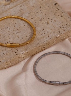 欧美ins摩登简约潮流百搭手链饰品 不锈钢镀18K条纹电线圈手镯女