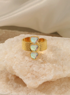 欧美摩登三颗爱心不锈钢戒指网红ins风简约流行18K镀金心形指环女