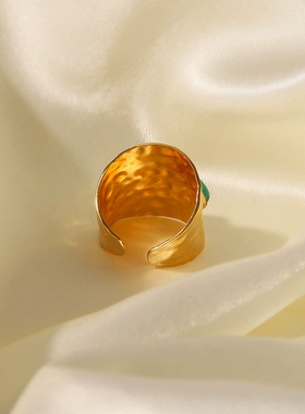 ins法式小众设计钛钢戒指三颗异形绿色天然石夸张戒指不锈钢戒指