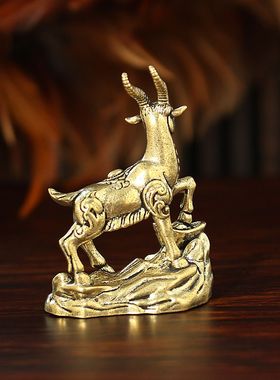 新款黄铜羊摆件踩元宝羚羊创意做旧生肖铜羊客厅茶桌铜工艺装饰品