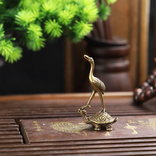 Antiques and miscellaneous solid brass dragons, turtles, cranes, tea pets, small ornaments, turtles and cranes to prolong life, antique bronze sculptures, old objects