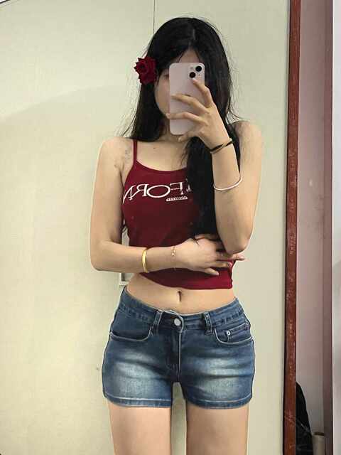 ເດັກຍິງຮ້ອນອາເມລິກາ retro ສັ້ນ denim distressed ສໍາລັບແມ່ຍິງ 2024 summer ການອອກແບບໃຫມ່ ແອວຕ່ໍາ slimming pants ຮ້ອນ