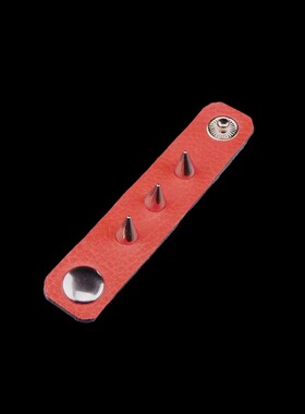 尖刺铆钉大红色吸睛贴皮朋克戒指