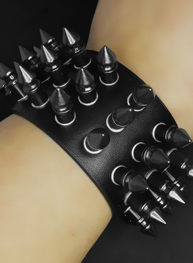 尖刺铆钉塑料圆柱PU皮黑朋克手链