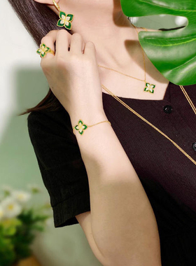 镶嵌不易掉落奢华镂空四瓣花设计手链女新款潮轻奢四叶花朵手饰品