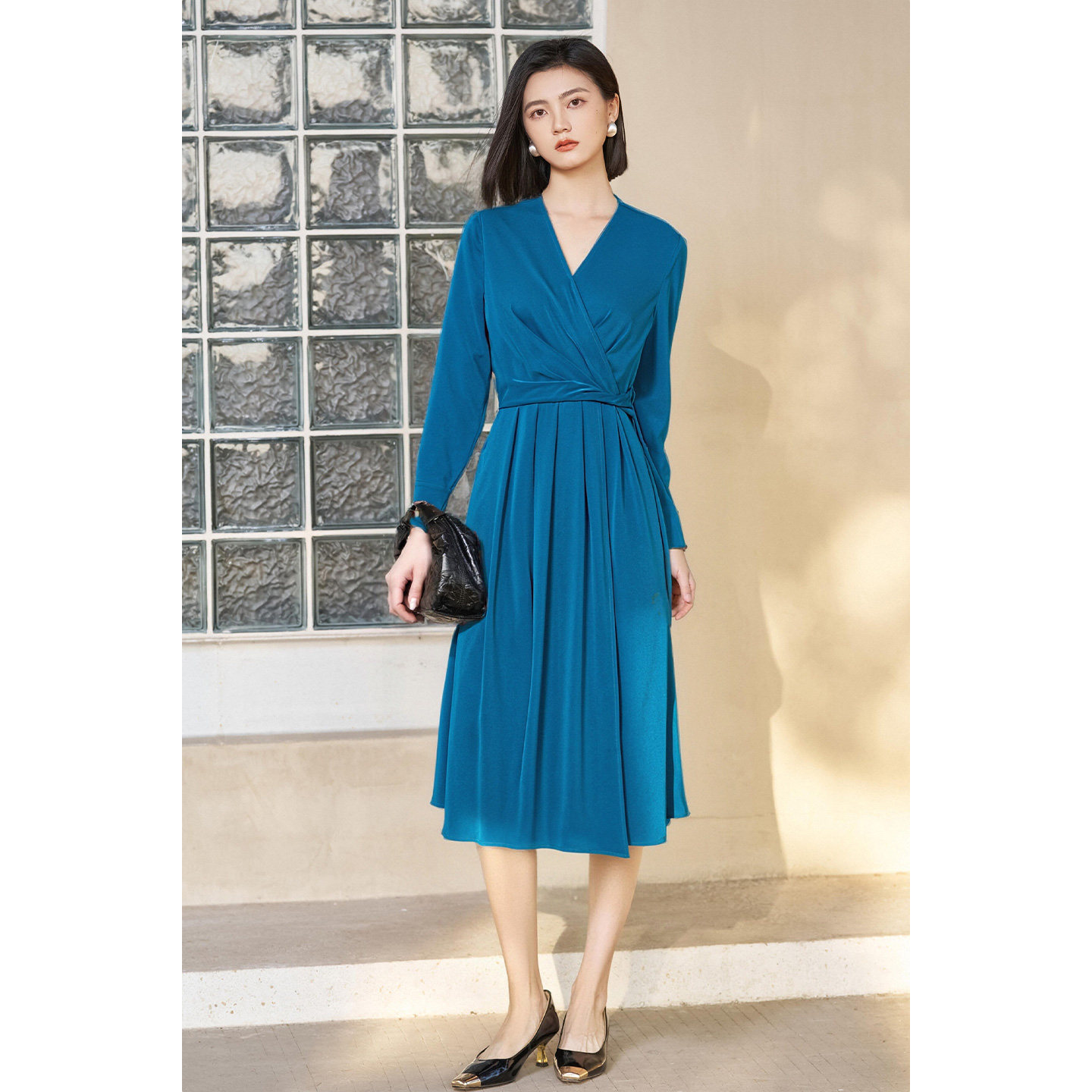 米思阳2026春季新款气质女神范V领连衣裙简约设计感收腰A字裙4315,淘宝优惠券,粉丝福利购,淘宝优惠卷