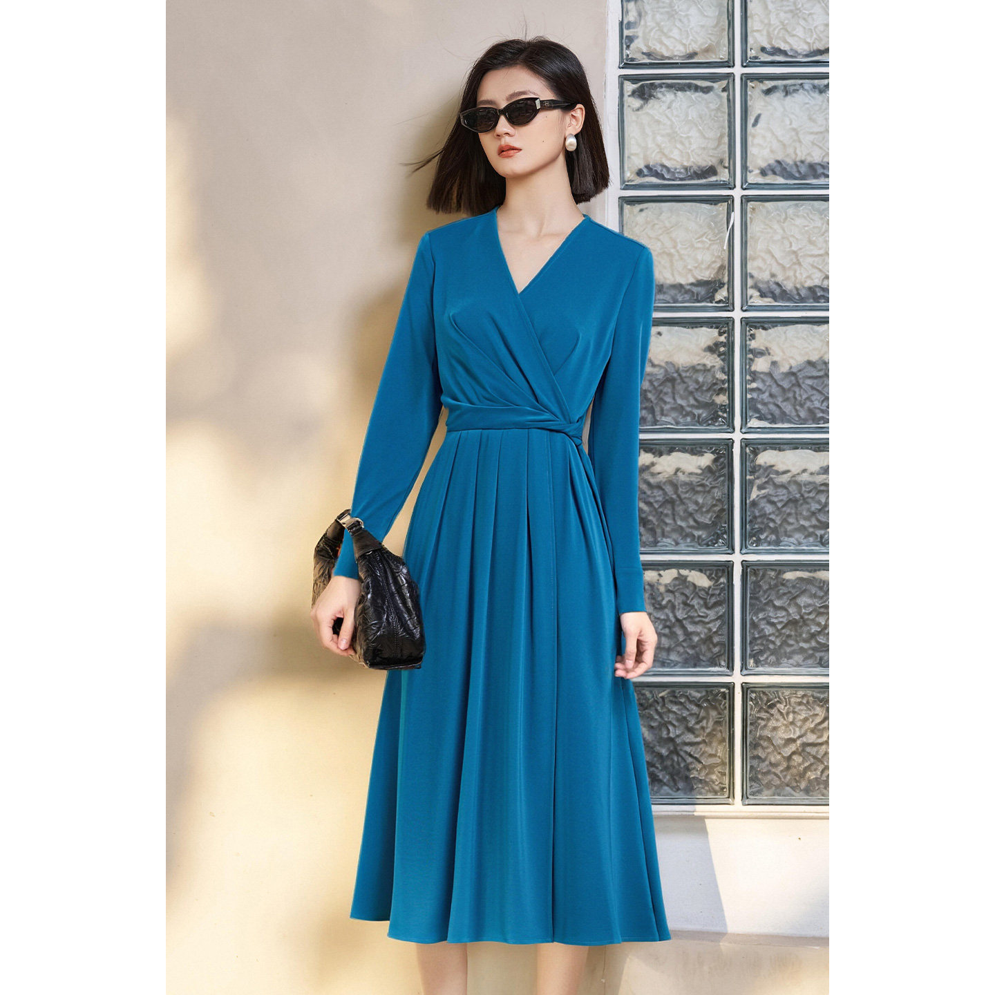 米思阳2026春季新款气质女神范V领连衣裙简约设计感收腰A字裙4315,淘宝优惠券,粉丝福利购,淘宝优惠卷