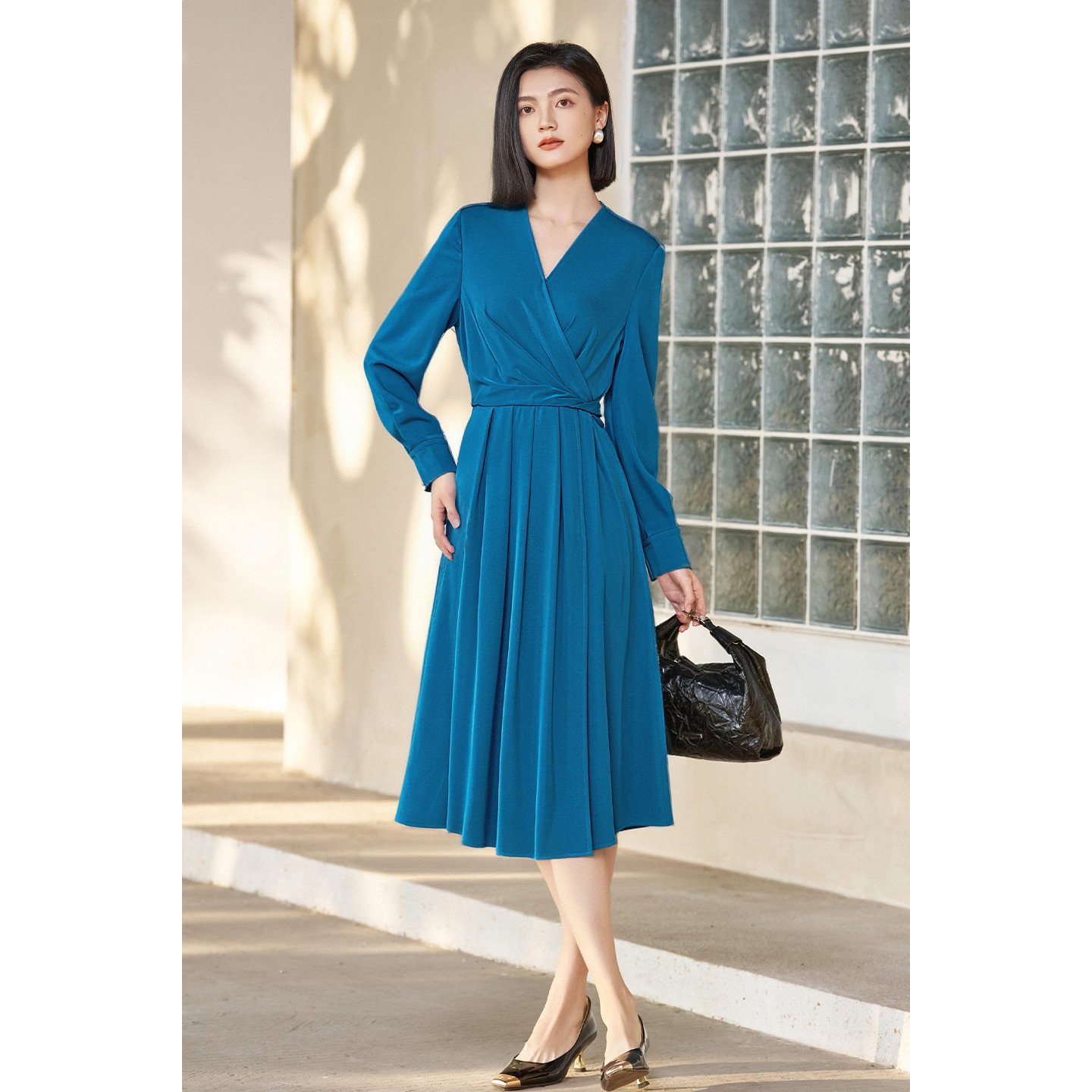 米思阳2026春季新款气质女神范V领连衣裙简约设计感收腰A字裙4315,淘宝优惠券,粉丝福利购,淘宝优惠卷