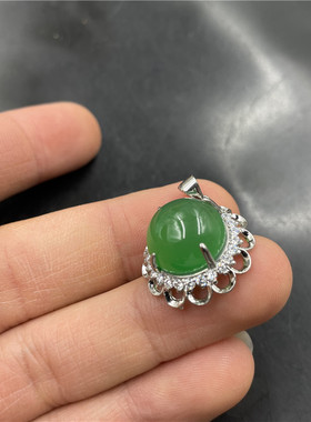 女款玉髓玛瑙圆形吊坠