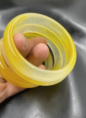 四海冰种浅黄色女款特价玉手镯