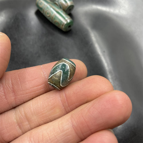 绿色虎牙天珠玛瑙米珠筒珠4厘米九眼天珠老玛瑙勒子三眼筒珠_虎窝淘