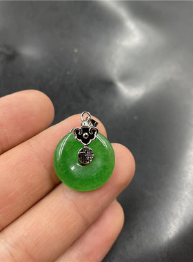 翠绿色马来玉平安扣吊坠