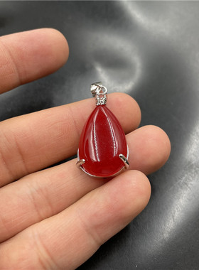 女款舒俱来蛋形吊坠红水滴玉坠