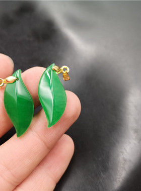 翠绿色马来玉挂件吊坠