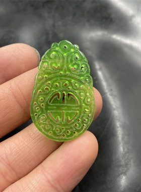 满绿色马来玉镂空福在眼前吊坠
