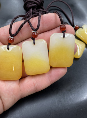 男女款俏色金丝玉吊坠无事牌