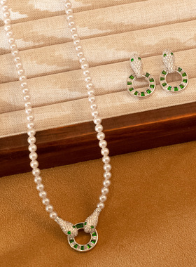 STINA中古风蛇年爆款镶钻绿锆浅