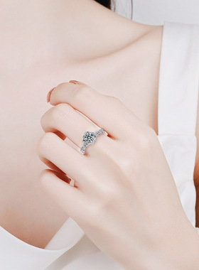 热卖莫桑石戒指高级感925纯银皇冠公主戒子1克拉仿真钻戒指环