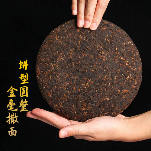 龙润茶826标杆熟茶2024年云南普洱茶茶饼熟饼茶叶357g官方正品 - 图1