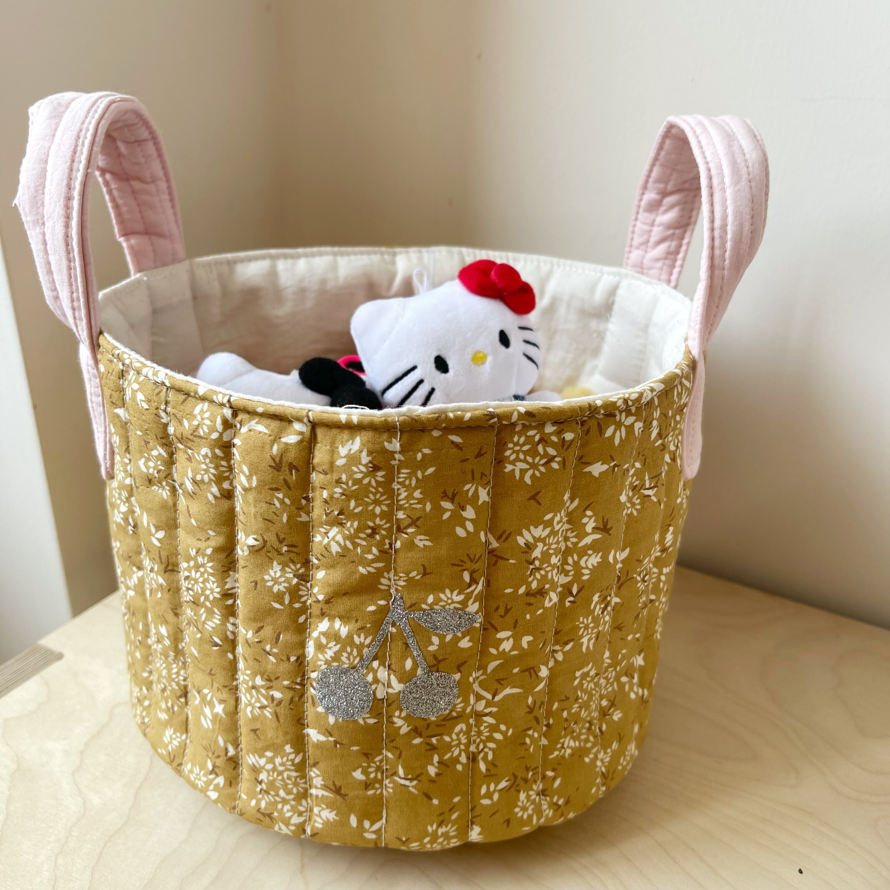 Exported Korean cherry storage box desktop plush toys stationery skin care products dressing table storage box with lid