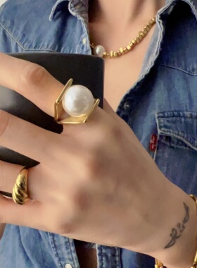 夸张复古金色戒指镀金琉璃大珠金属感指环