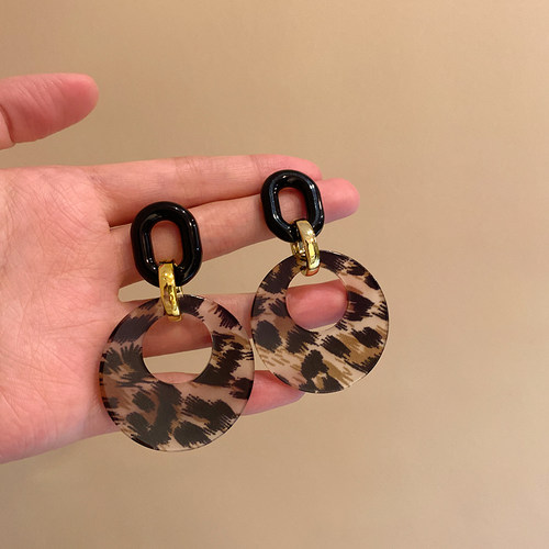 秋冬复古港风豹纹耳环女2025新款高级感小众设计独特气质耳圈耳饰 - 图1