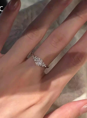 清冷感超闪仿锆石戒指女轻奢高级感食指戒2026年新款富贵大气指环