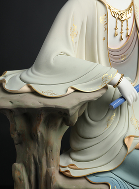 戴玉堂陶瓷坐岩自在观音大师摆件