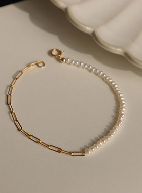 半链条设计天然小珍珠手链轻奢小众纤细款精致通勤14k包金挂福牌