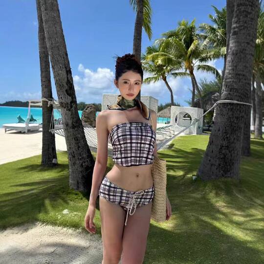 Jennie's same niche American hottie sexy retro plaid hottie split bikini small breasts spa swimsuit