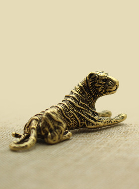 黄铜坐立斑纹款东北虎家居铜摆件挂件文玩茶宠纪念品复古做旧礼品