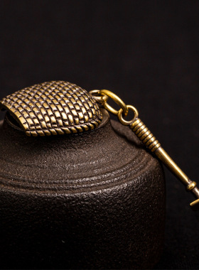 纯黄铜复古法手工匠作旧典藏国风艺术摆件锄头簸箕钥匙扣挂件挂坠