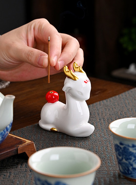 小鹿陶瓷摆件茶宠生肖线香插造景桌面摆设创意可爱卡通香薰炉香插