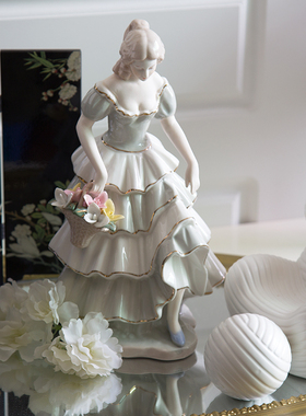 陶瓷复古浪漫公主提裙摆件