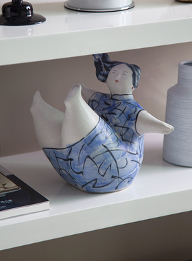 滑向快乐蓝裙女孩陶瓷雕塑