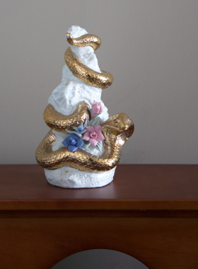 “金缠玉山”手工陶瓷描金蛇摆件