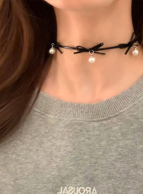 甜酷少女蝴蝶结珍珠项链女高级感银色皮质choker颈链y2k辣妹项圈