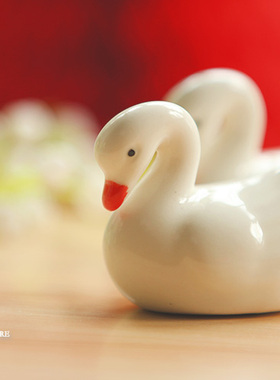 陶瓷迷你白天鹅筷枕笔托家居装饰