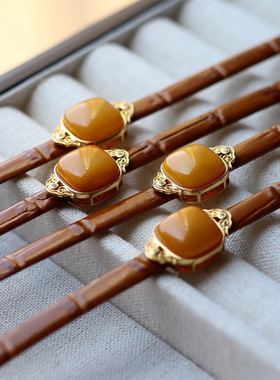 天然老蜡方形表盘吊坠两用款s925纯银镀金鸡油黄蜜蜡手链皮绳简约