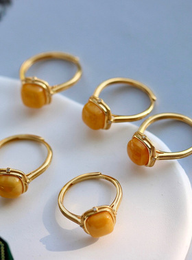 天然银镶鸡油黄老蜜蜡戒指s925纯银开口老蜡方形戒指直播简约复古