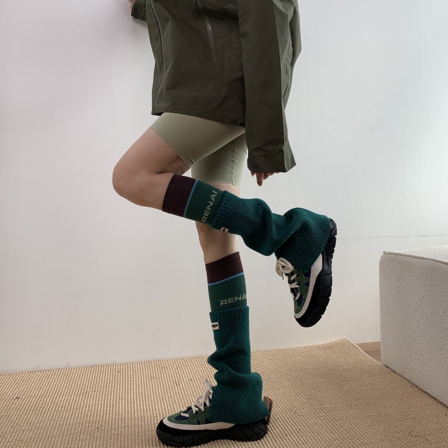 被羊毛温柔包裹 2025冬季绿色竖纹羊毛Yiss简约氛围感保暖袜套DF,淘宝优惠券,粉丝福利购,淘宝优惠卷